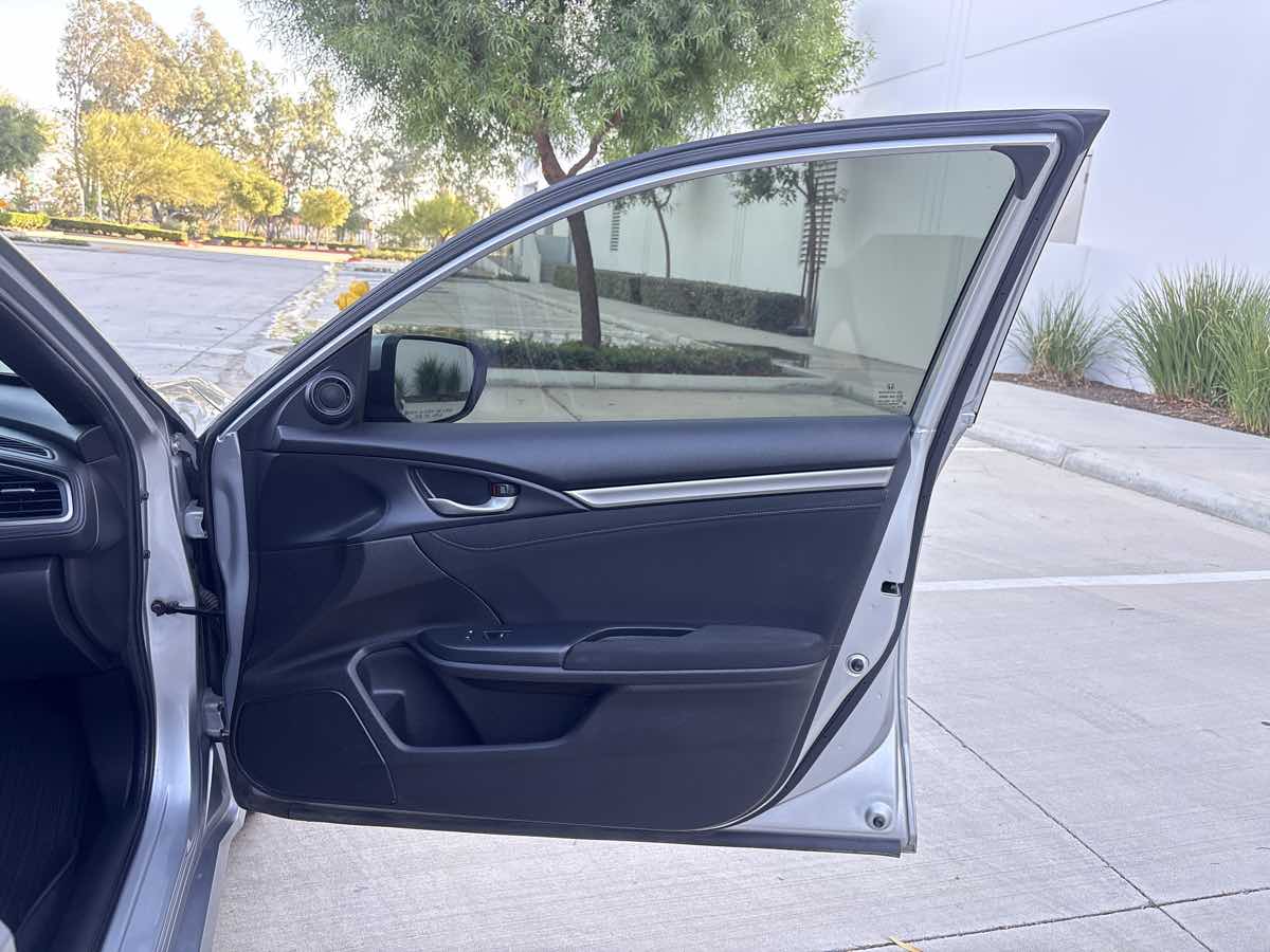 Photo 11 of this Honda Civic Hatchback