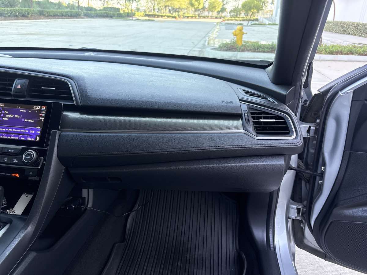 Photo 13 of this Honda Civic Hatchback