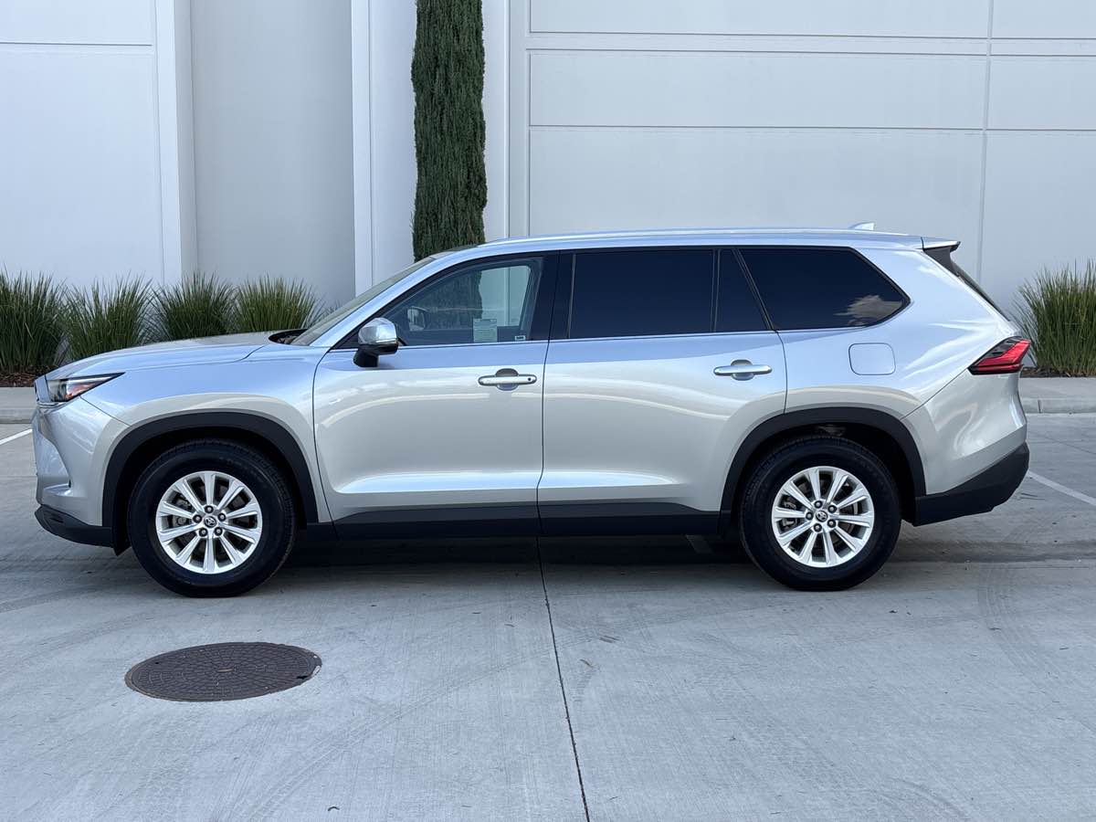 Photo 6 of this Toyota Grand Highlander