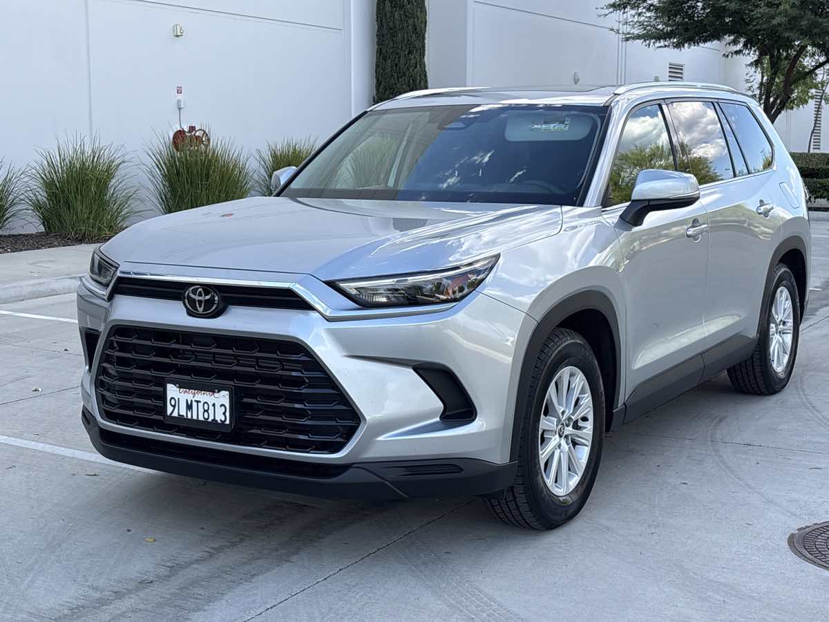 Photo 7 of this Toyota Grand Highlander