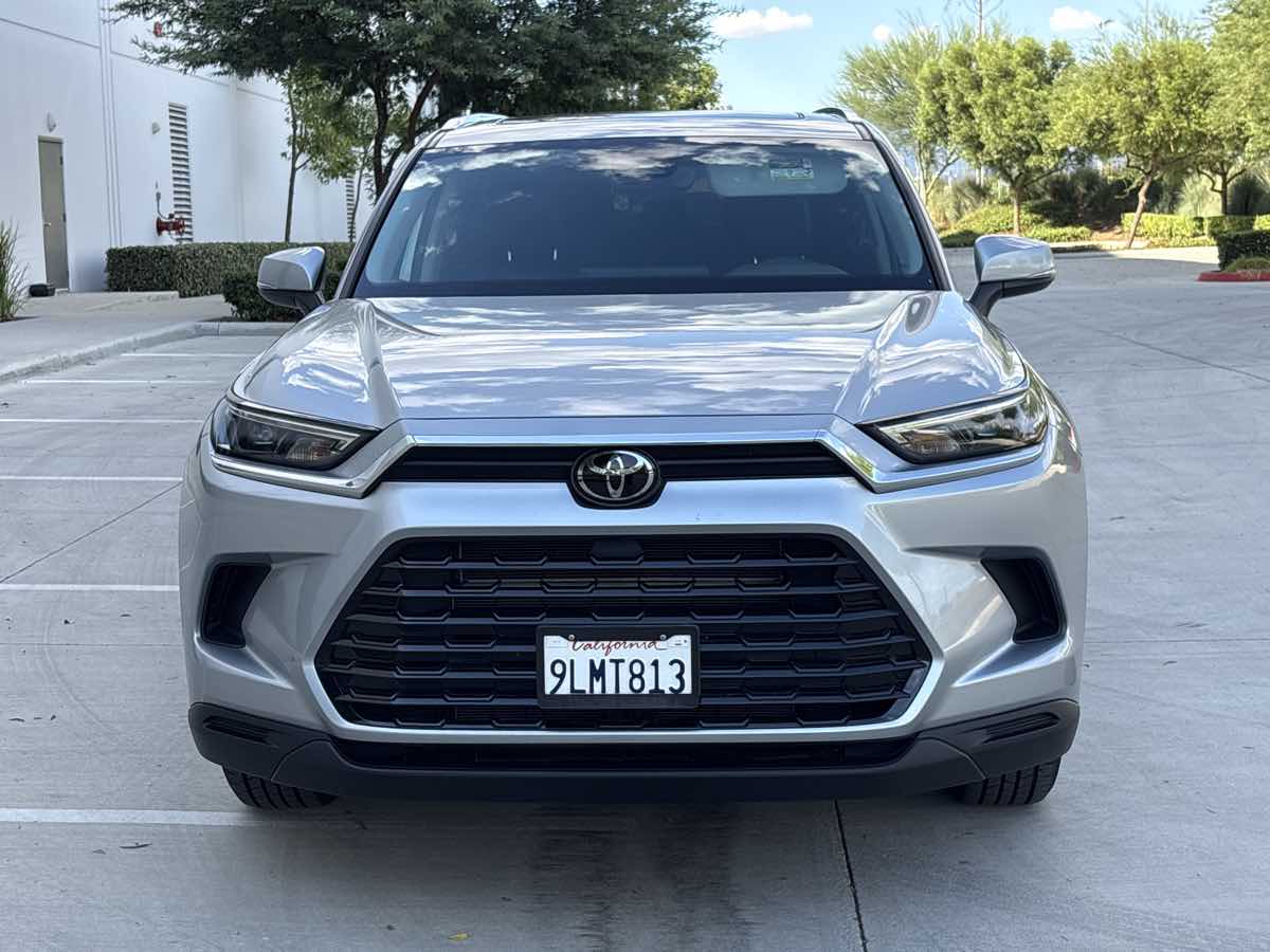 Photo 8 of this Toyota Grand Highlander