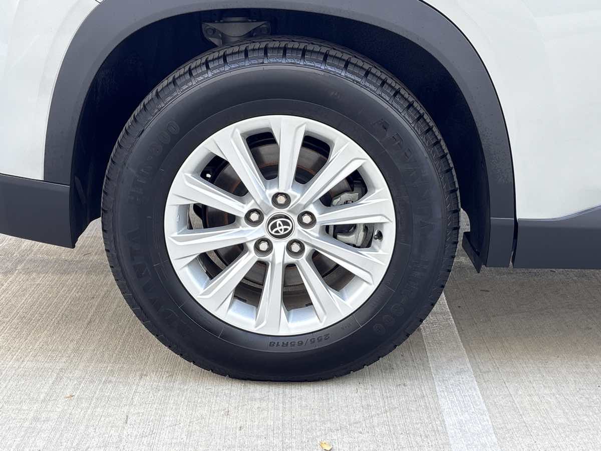 Photo 9 of this Toyota Grand Highlander