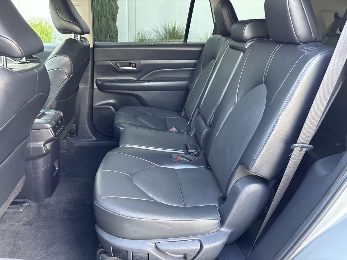 Photo 13 of this Toyota Grand Highlander