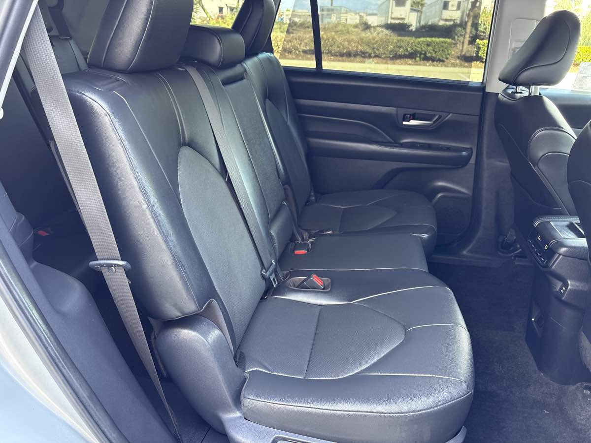 Photo 17 of this Toyota Grand Highlander