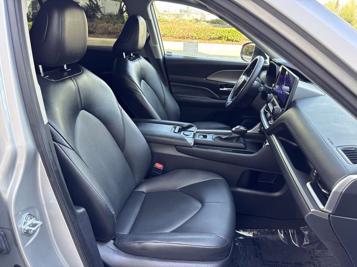 Photo 20 of this Toyota Grand Highlander
