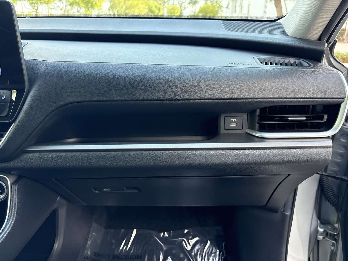 Photo 21 of this Toyota Grand Highlander