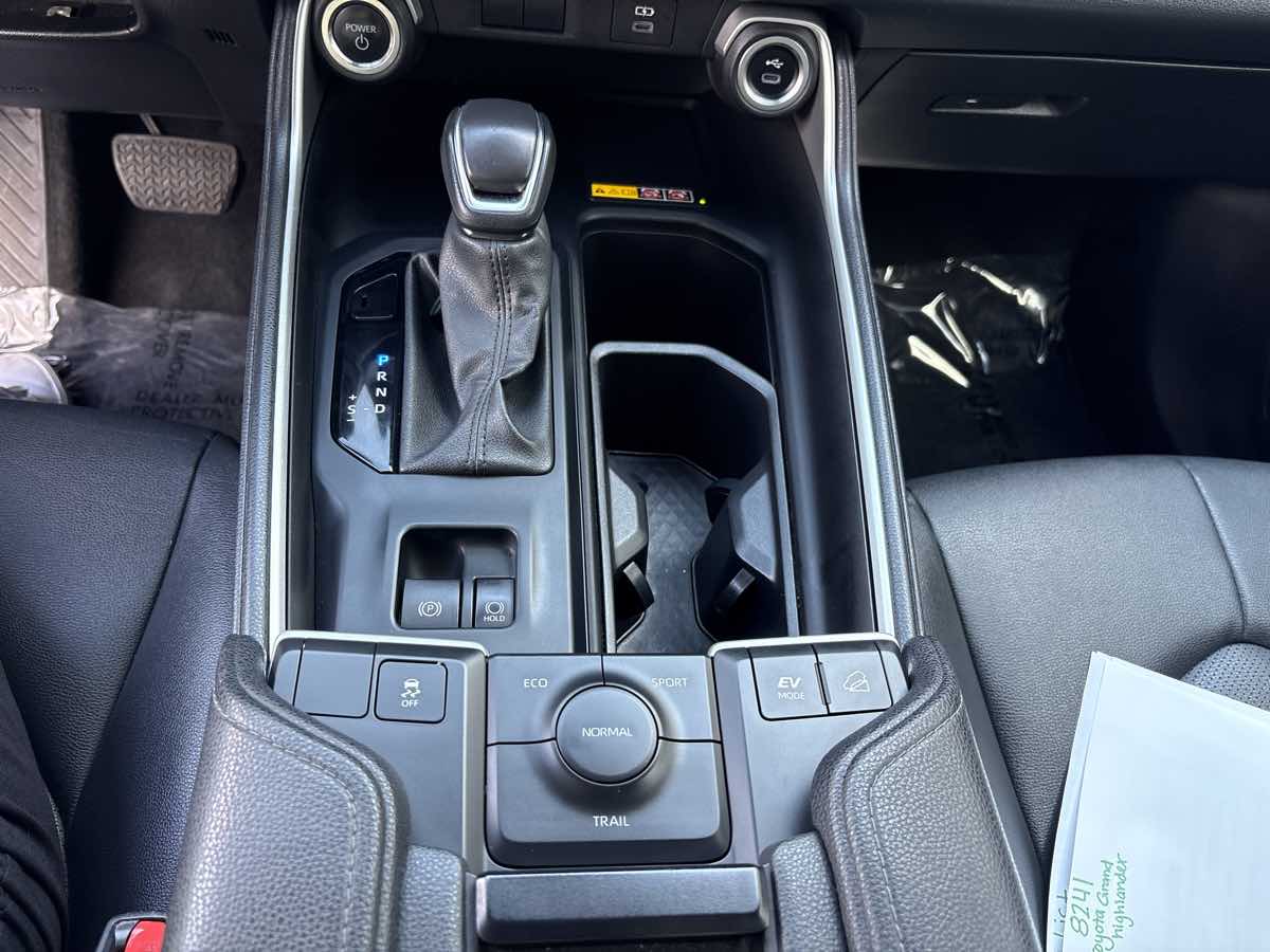 Photo 29 of this Toyota Grand Highlander