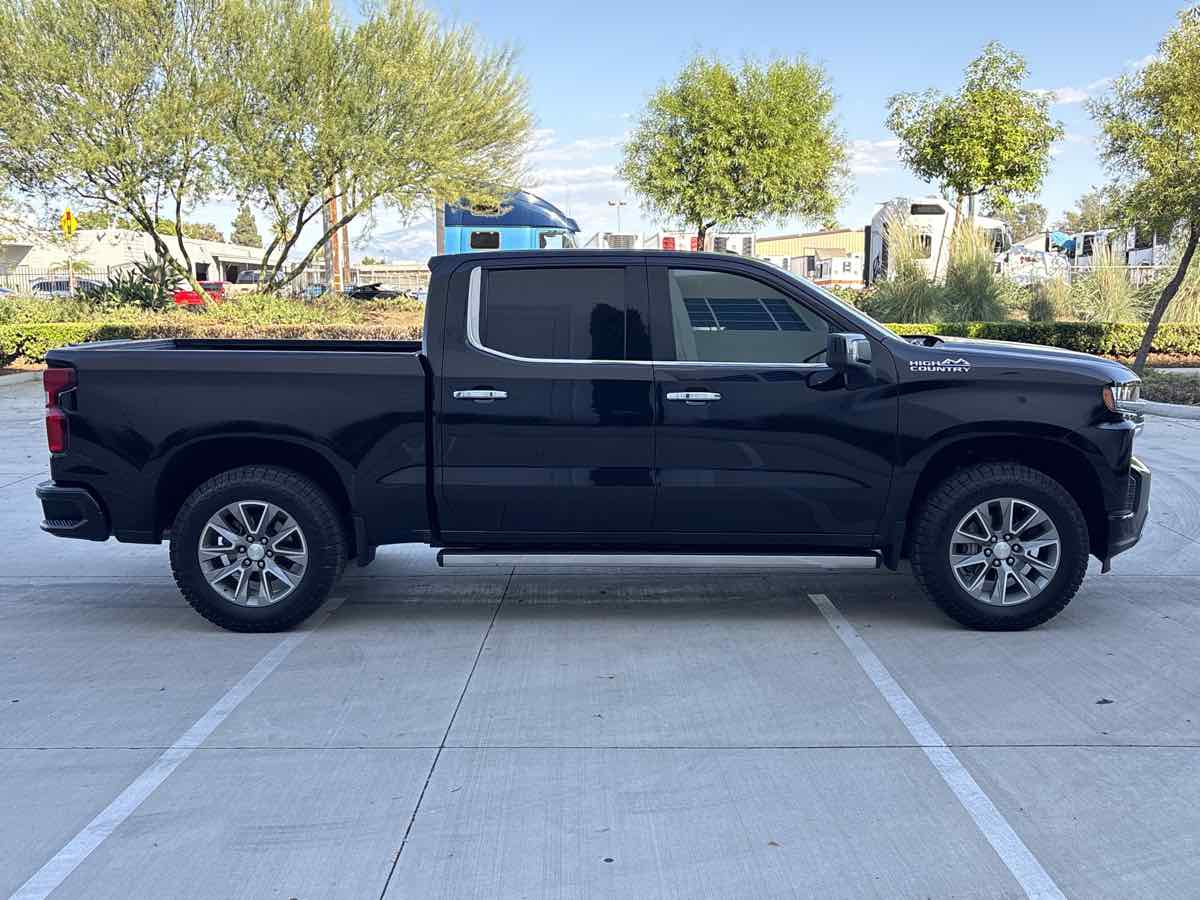 Photo 2 of this Chevrolet Silverado 1500