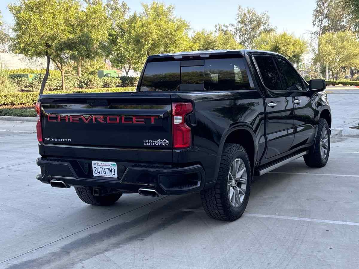 Photo 3 of this Chevrolet Silverado 1500