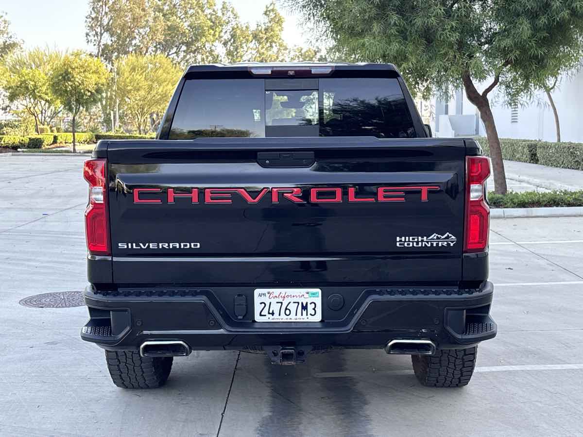 Photo 4 of this Chevrolet Silverado 1500