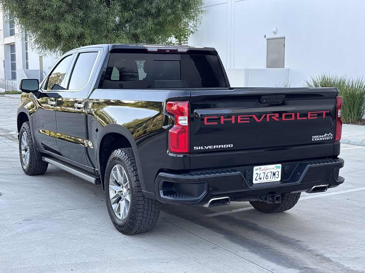 Photo 5 of this Chevrolet Silverado 1500