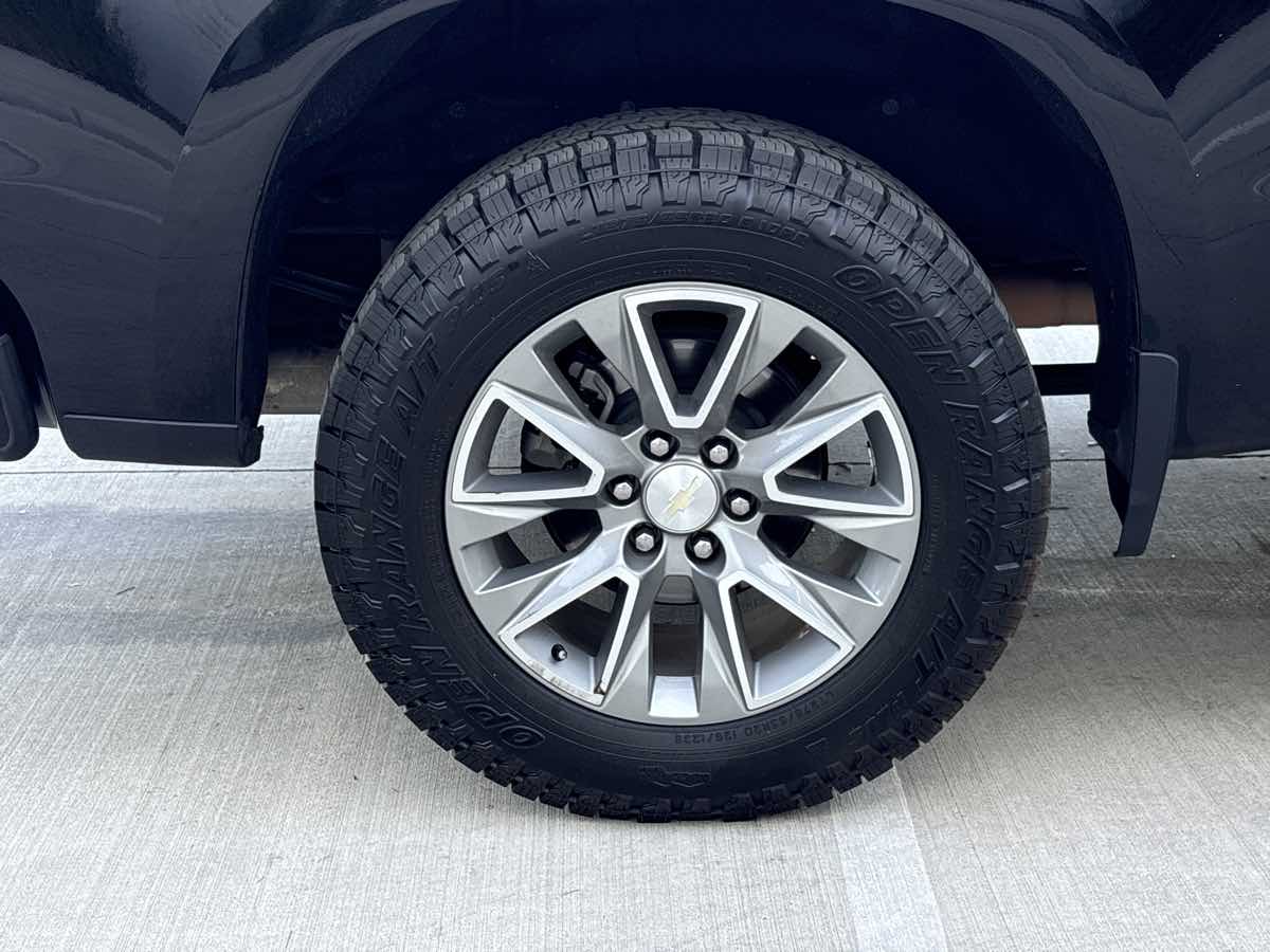 Photo 9 of this Chevrolet Silverado 1500