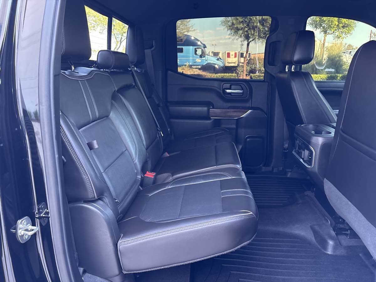 Photo 13 of this Chevrolet Silverado 1500