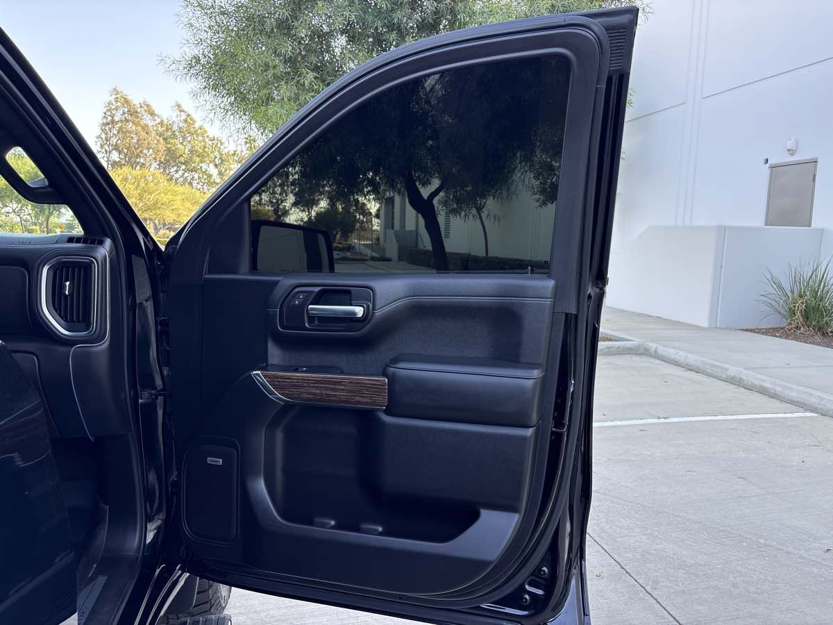 Photo 14 of this Chevrolet Silverado 1500