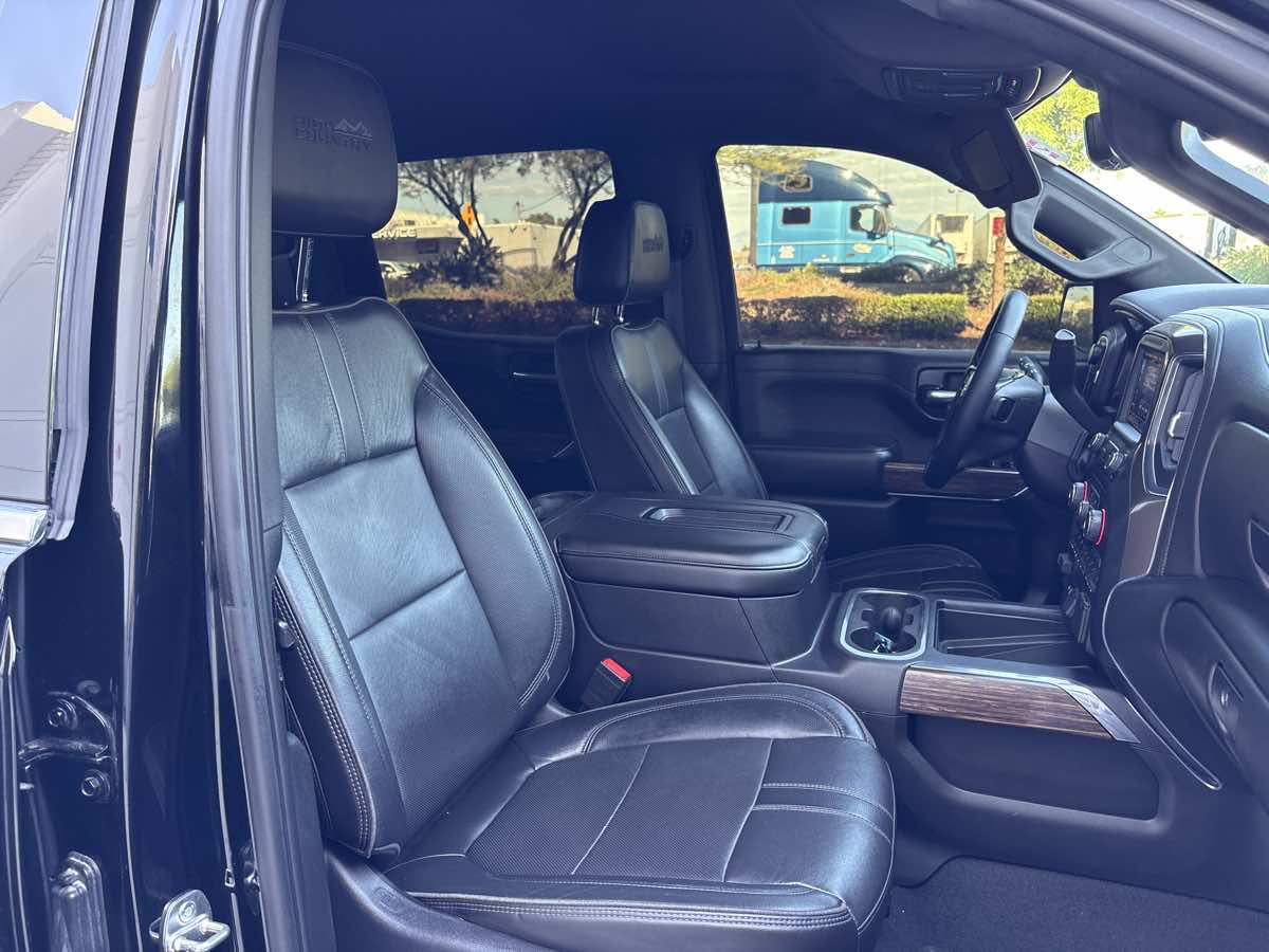 Photo 15 of this Chevrolet Silverado 1500