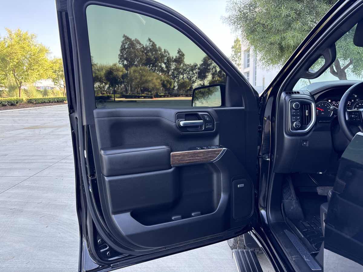 Photo 17 of this Chevrolet Silverado 1500