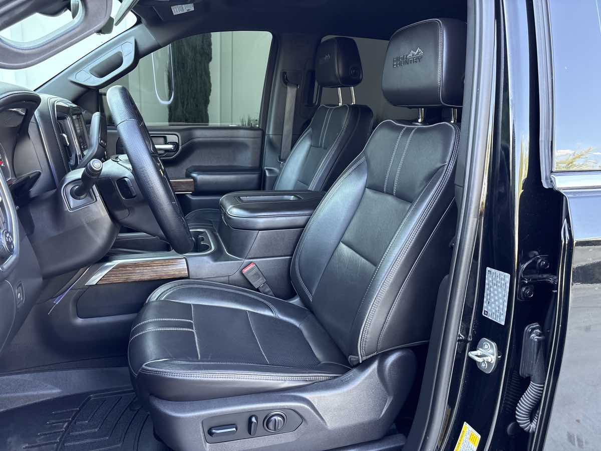 Photo 18 of this Chevrolet Silverado 1500