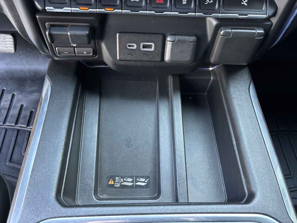 Photo 24 of this Chevrolet Silverado 1500