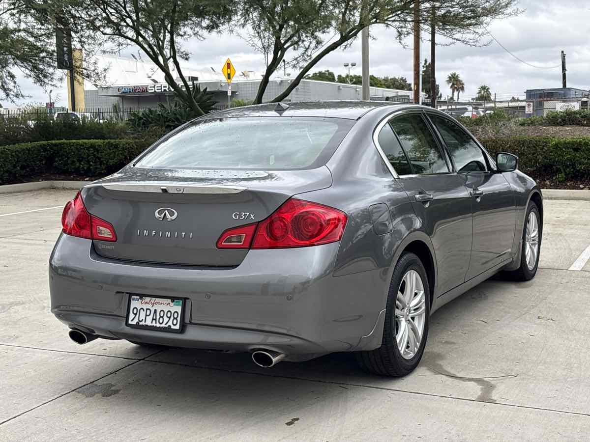 Photo 3 of this INFINITI G37 Sedan