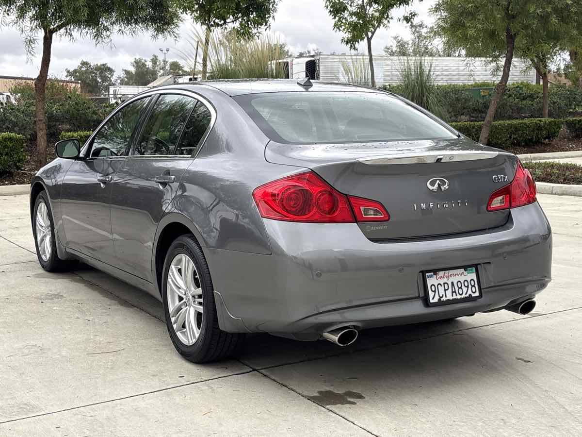 Photo 5 of this INFINITI G37 Sedan