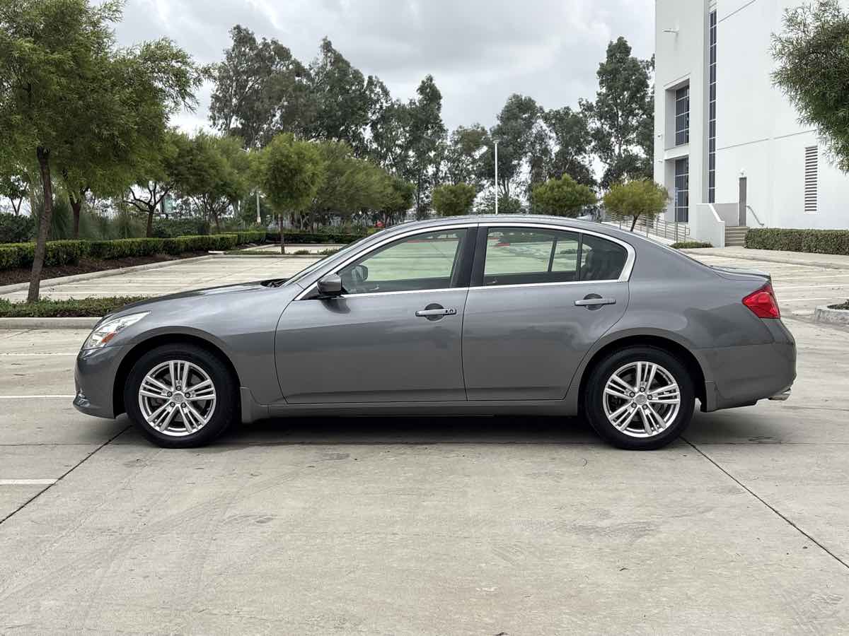 Photo 6 of this INFINITI G37 Sedan