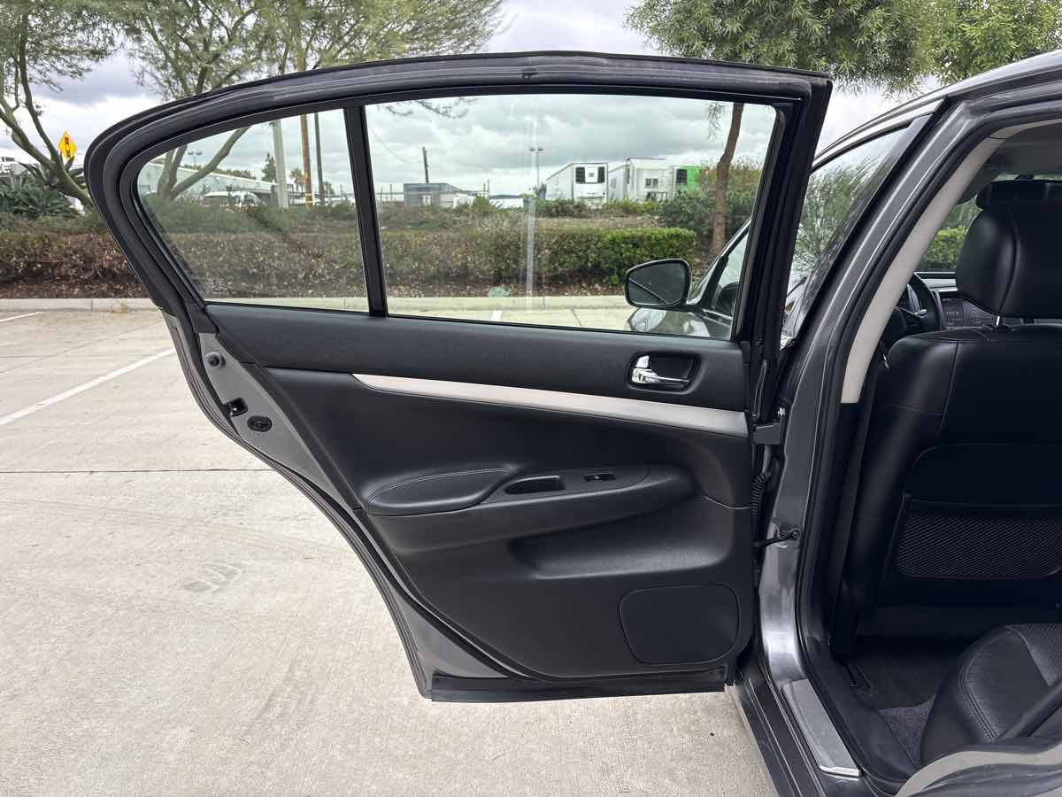 Photo 11 of this INFINITI G37 Sedan