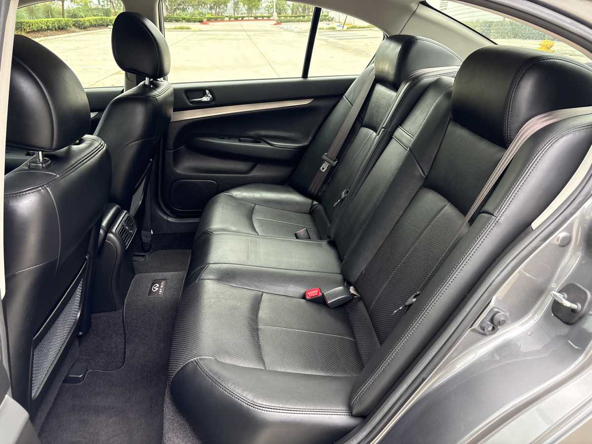Photo 12 of this INFINITI G37 Sedan
