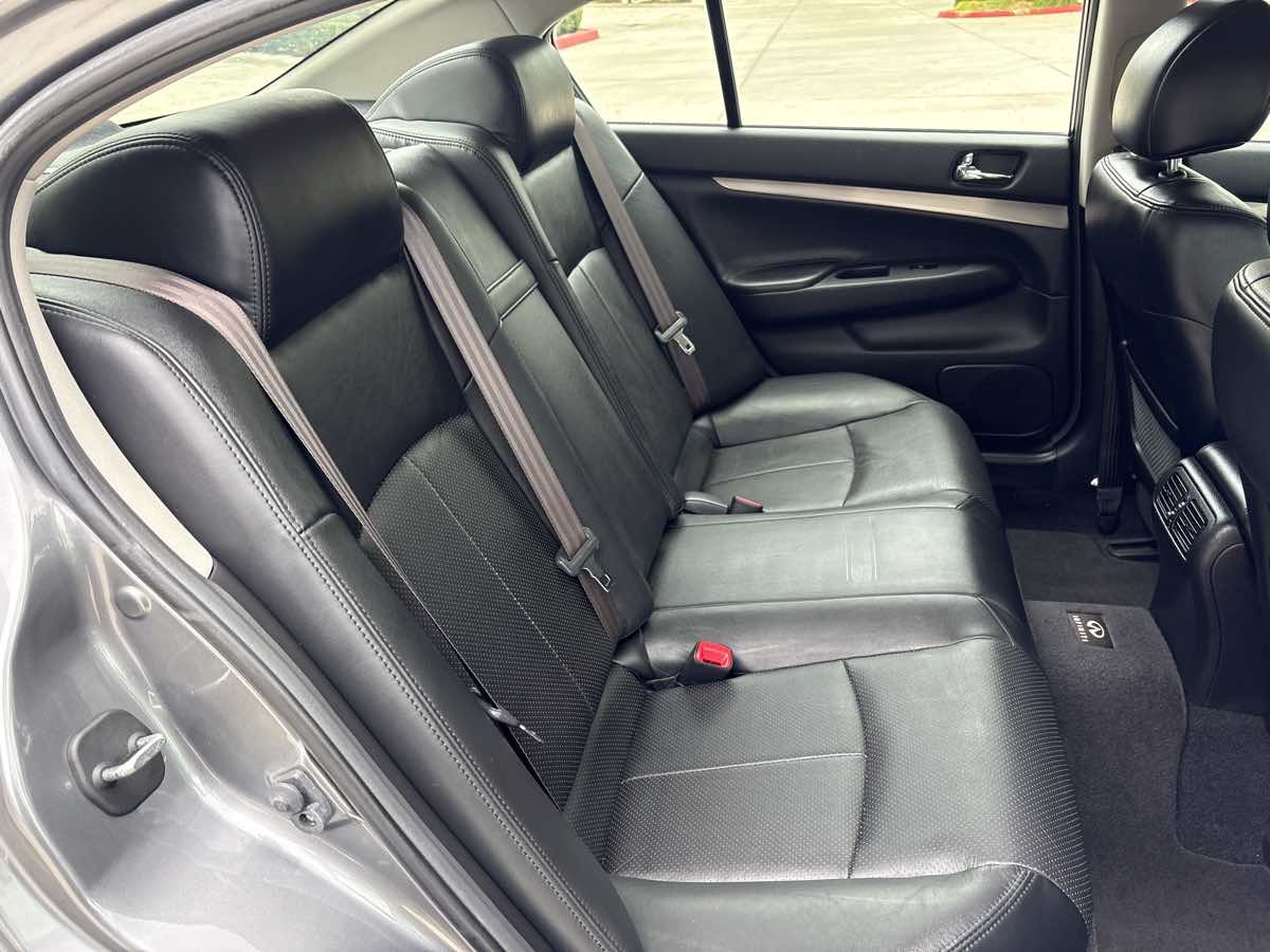 Photo 14 of this INFINITI G37 Sedan