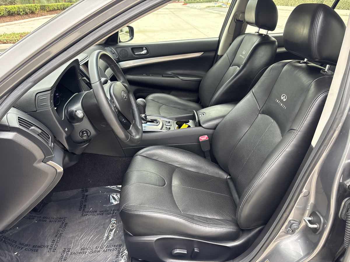 Photo 19 of this INFINITI G37 Sedan