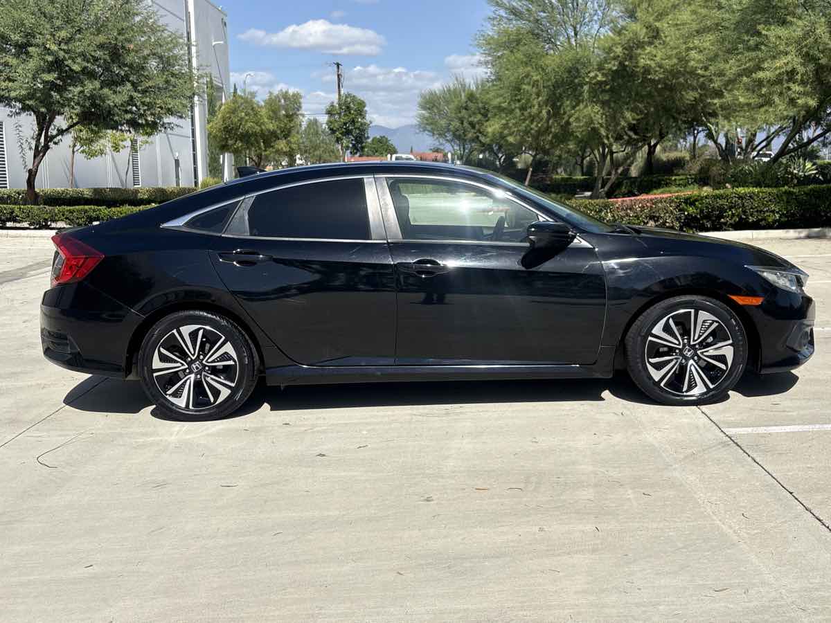 Photo 2 of this Honda Civic Sedan