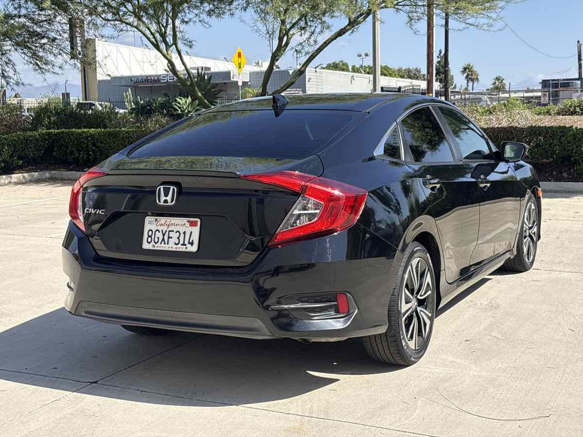 Photo 3 of this Honda Civic Sedan