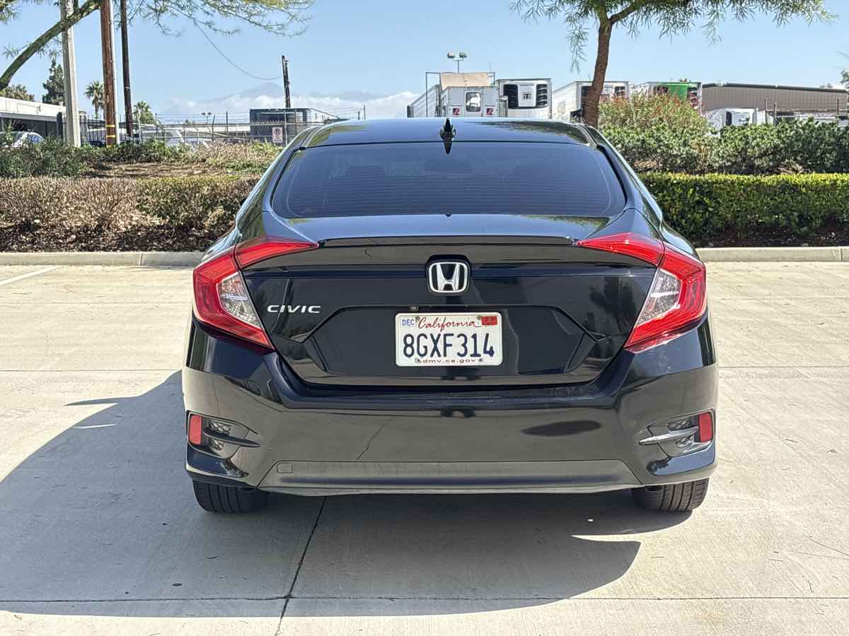 Photo 4 of this Honda Civic Sedan