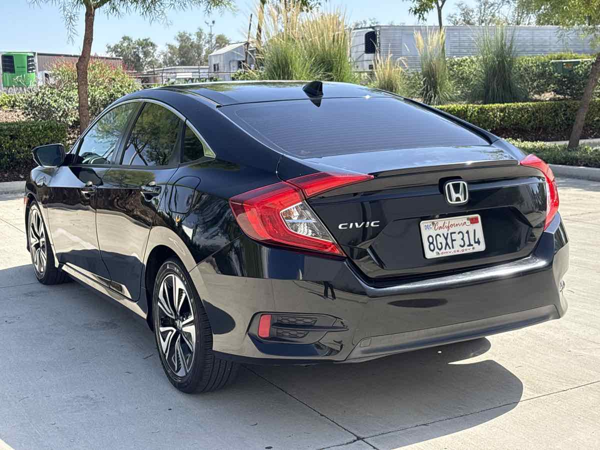 Photo 5 of this Honda Civic Sedan