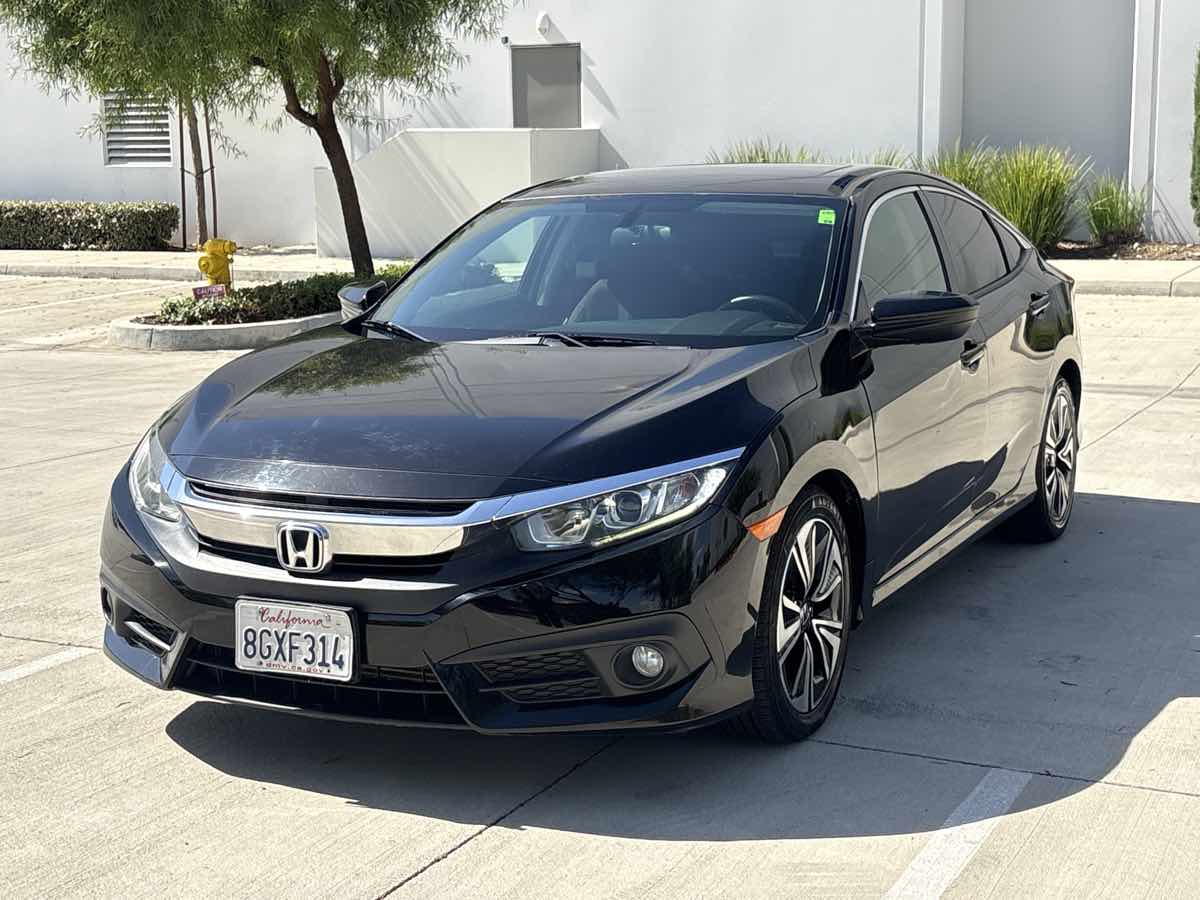 Photo 7 of this Honda Civic Sedan