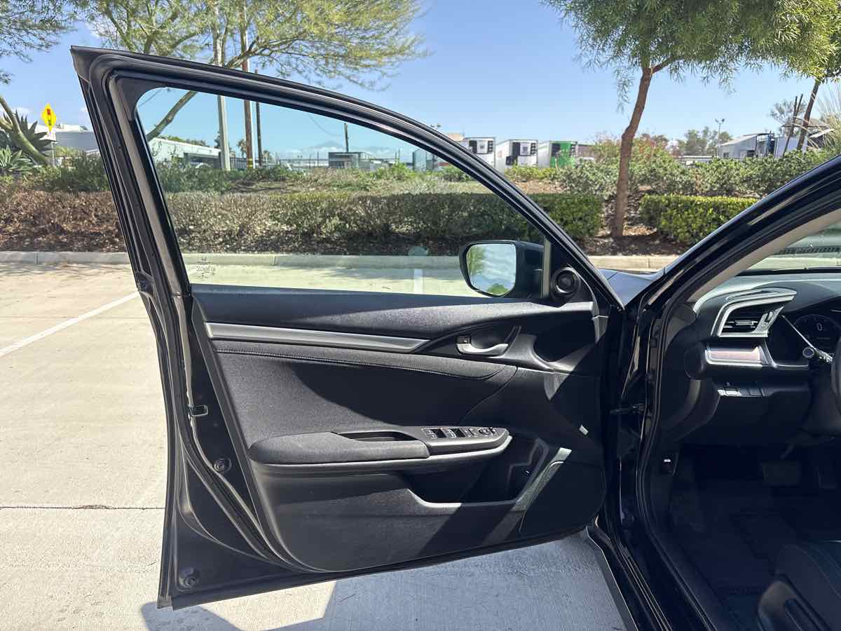 Photo 18 of this Honda Civic Sedan