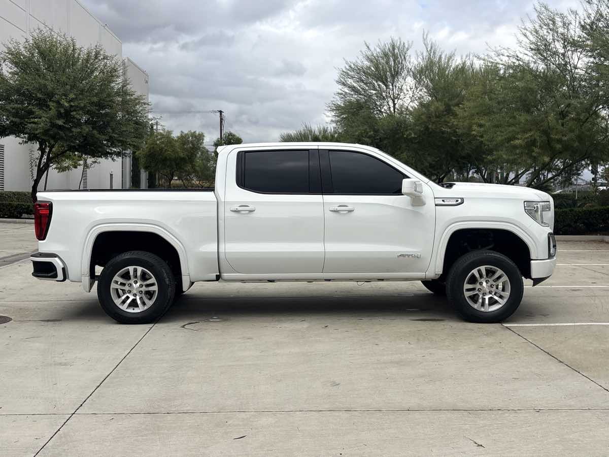 Photo 2 of this GMC Sierra 1500