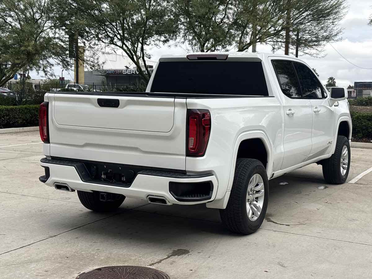 Photo 3 of this GMC Sierra 1500