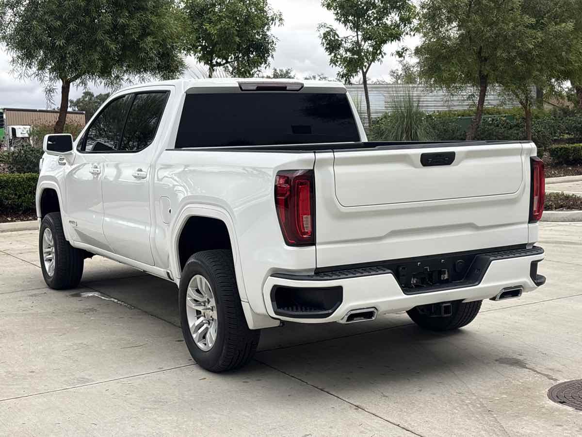 Photo 5 of this GMC Sierra 1500