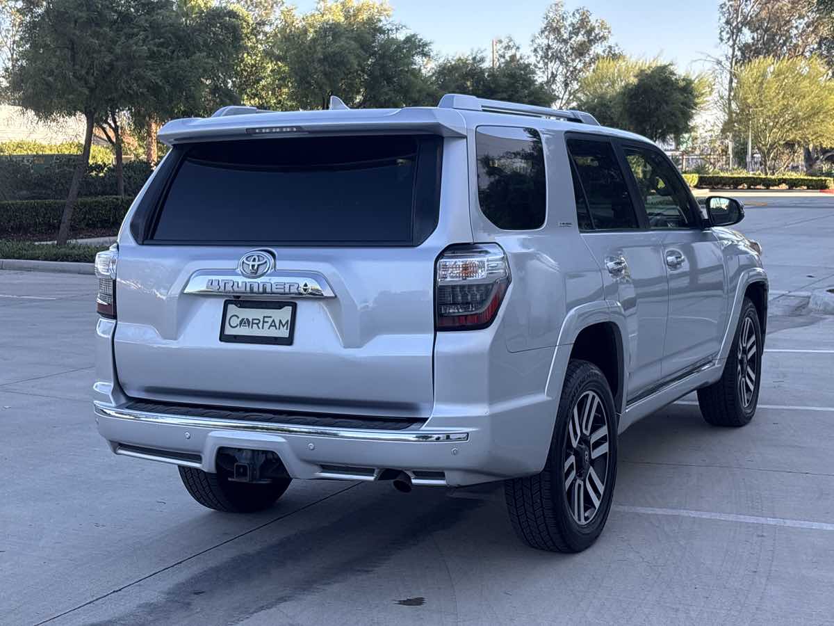 Photo 3 of this Toyota 4Runner