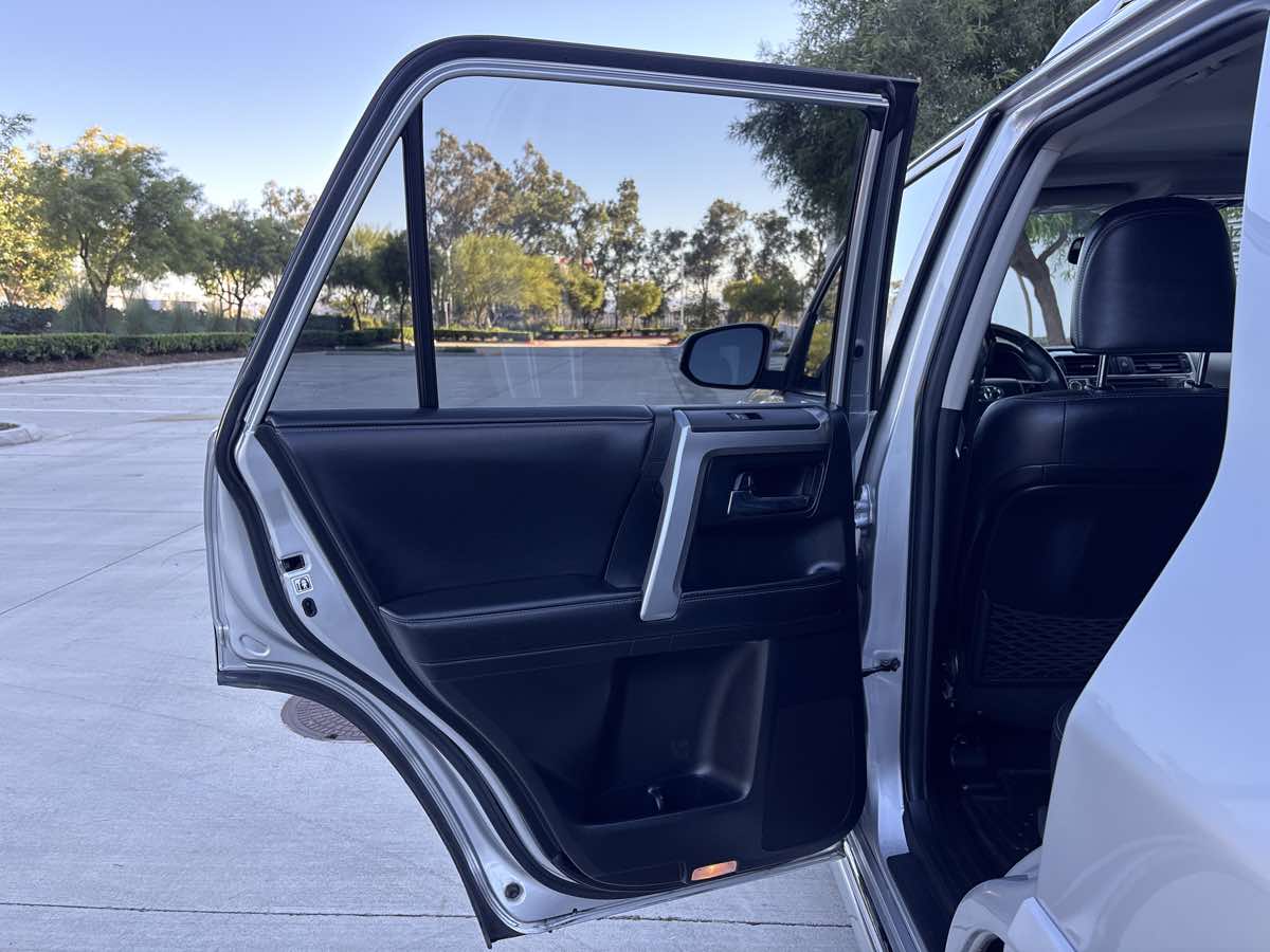 Photo 10 of this Toyota 4Runner
