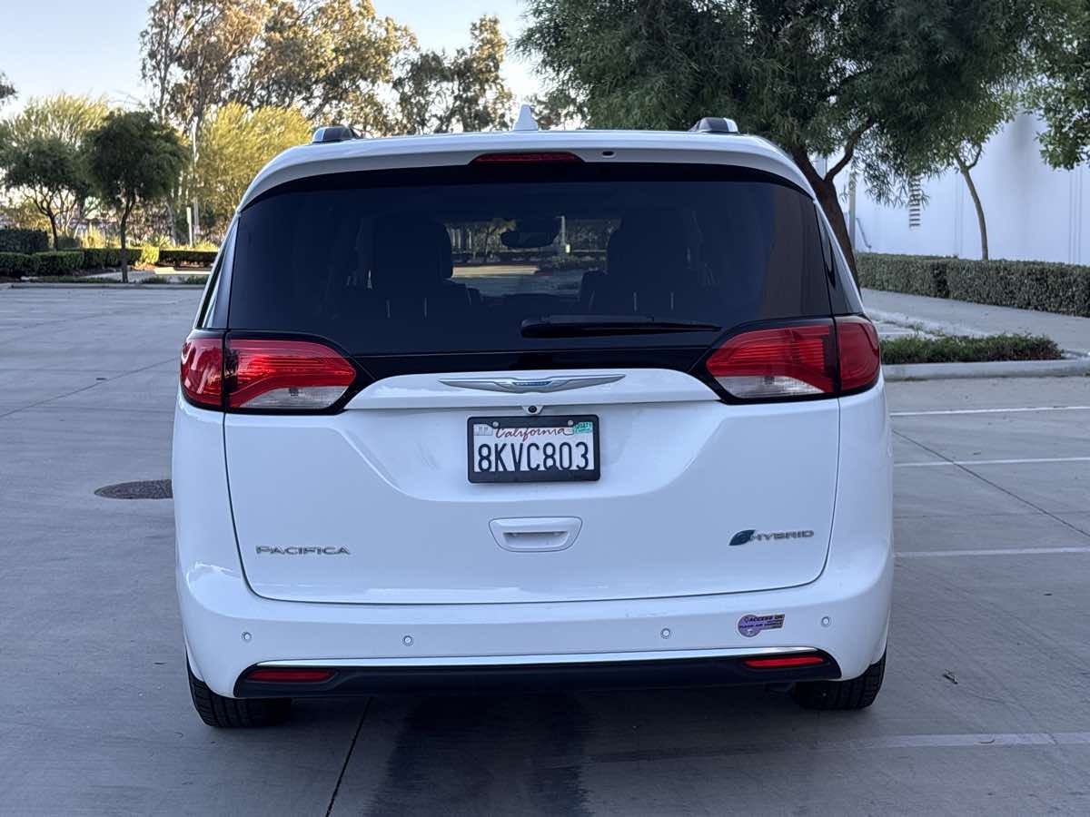 Photo 4 of this Chrysler Pacifica
