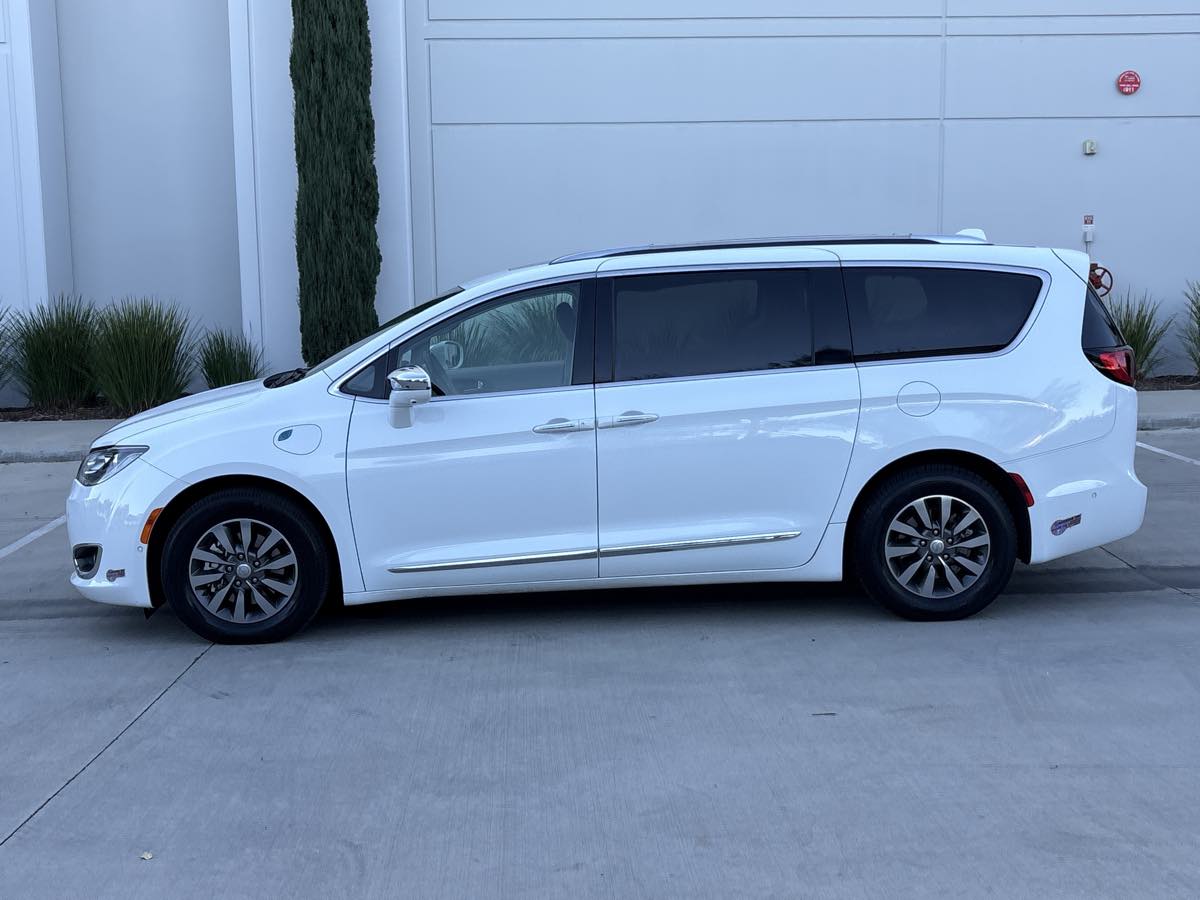 Photo 6 of this Chrysler Pacifica