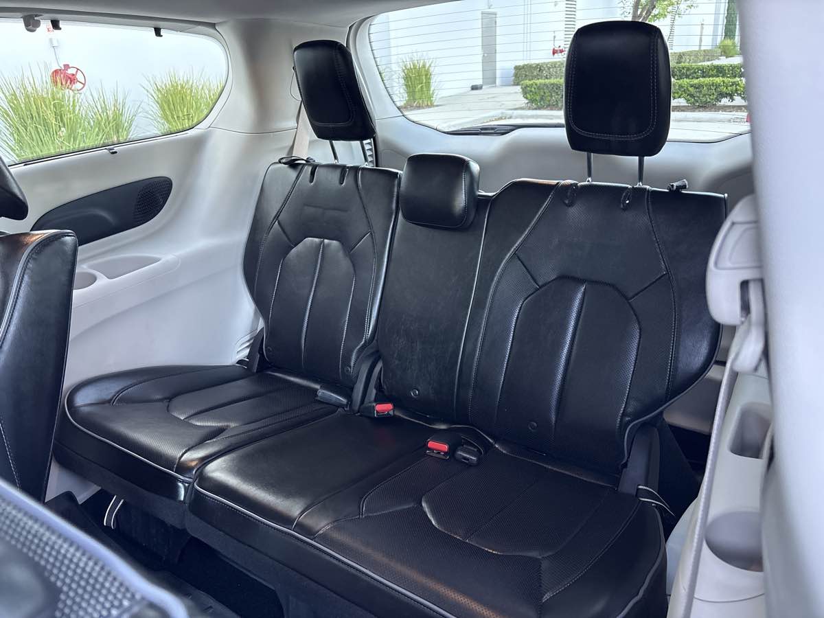 Photo 11 of this Chrysler Pacifica