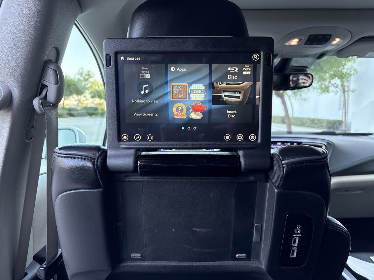 Photo 12 of this Chrysler Pacifica