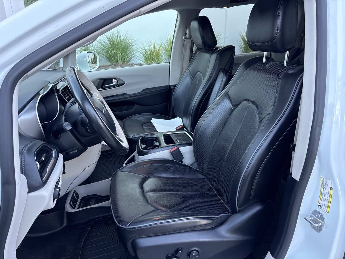 Photo 20 of this Chrysler Pacifica