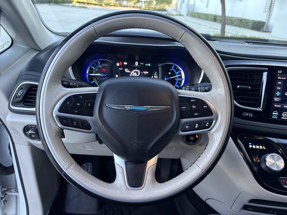Photo 22 of this Chrysler Pacifica