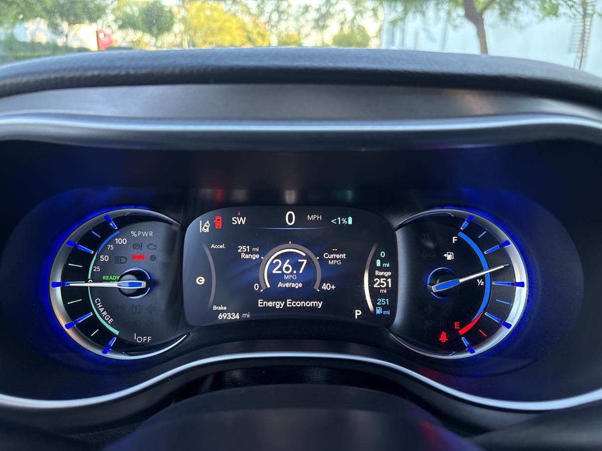 Photo 23 of this Chrysler Pacifica