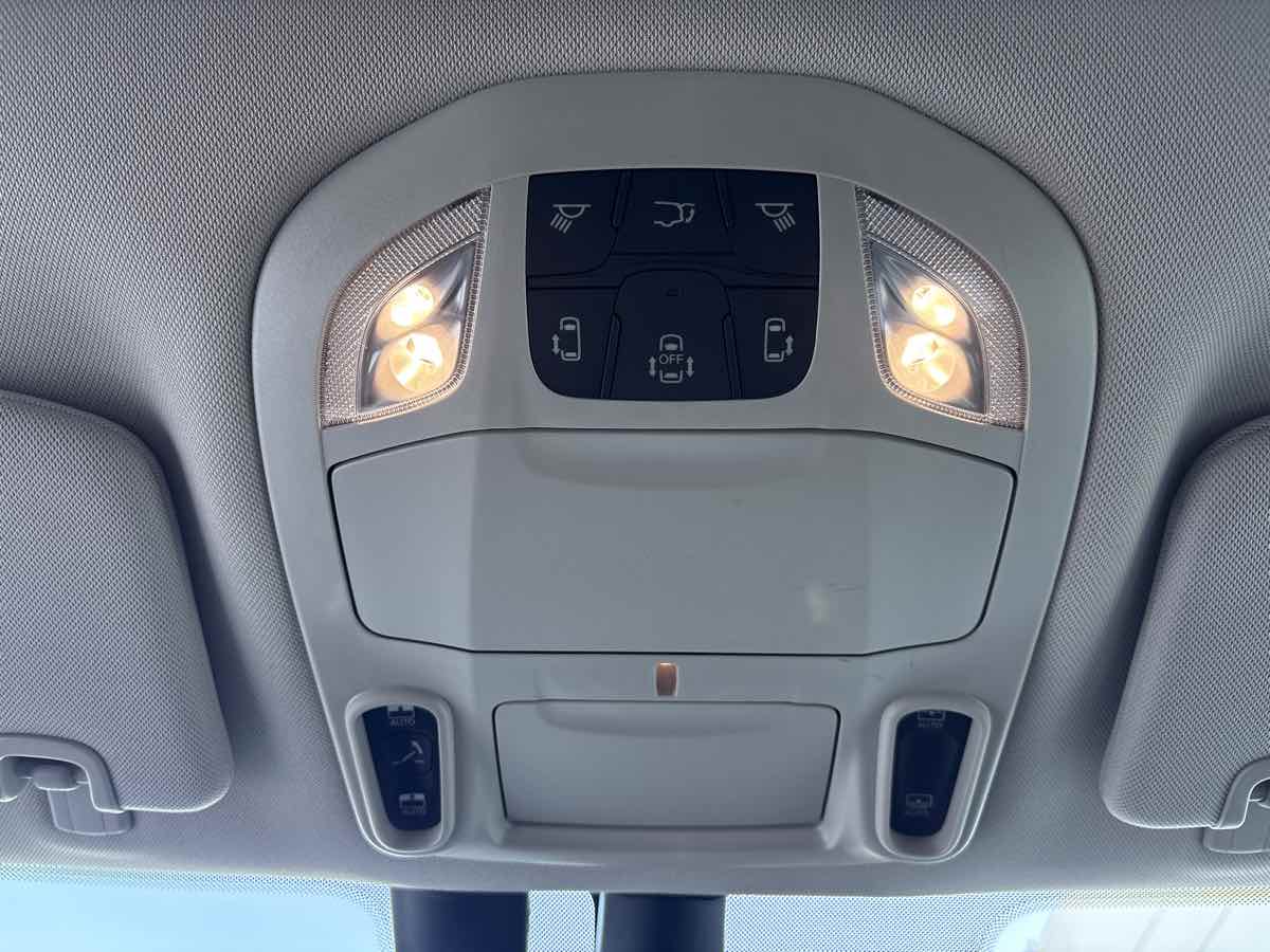 Photo 27 of this Chrysler Pacifica