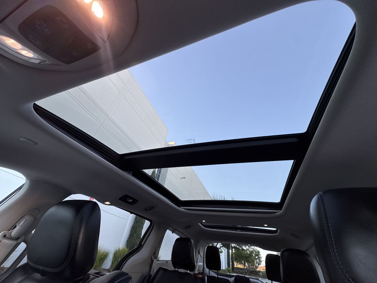 Photo 28 of this Chrysler Pacifica