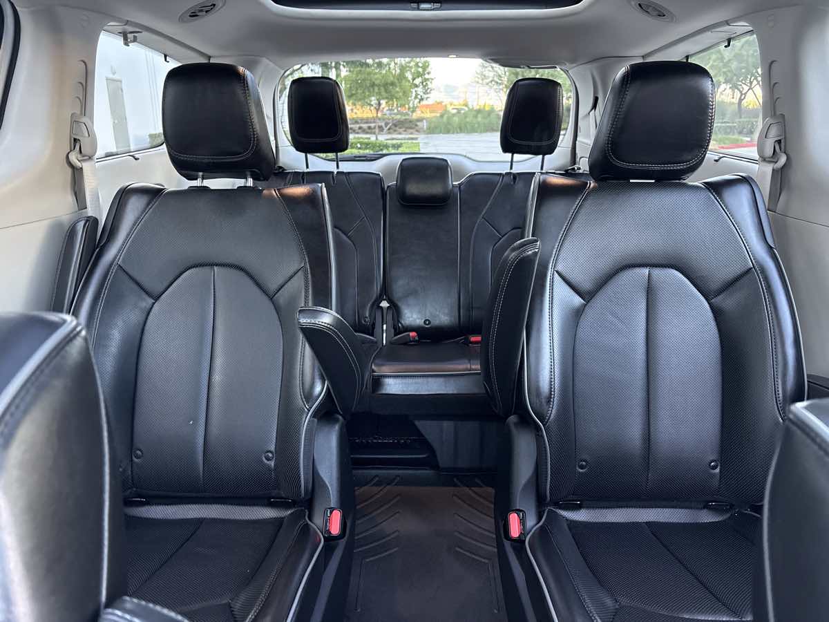 Photo 29 of this Chrysler Pacifica